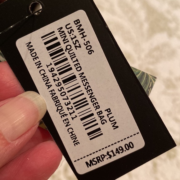 Badgley Mischka quilted crossbody - Picture 9 of 9